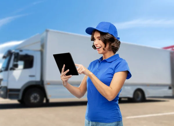 Happy smiling delivery girl with tablet computer — Stock Photo, Image