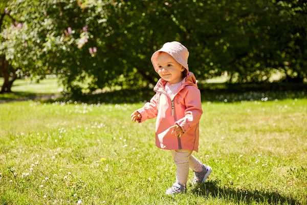 Happy little baby girl walking at park in summer — Stock Photo, Image