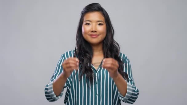 Feliz mulher asiática em óculos ou estudante — Vídeo de Stock