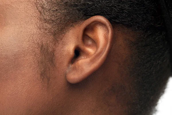 Close up de Africano americano mulheres orelha — Fotografia de Stock