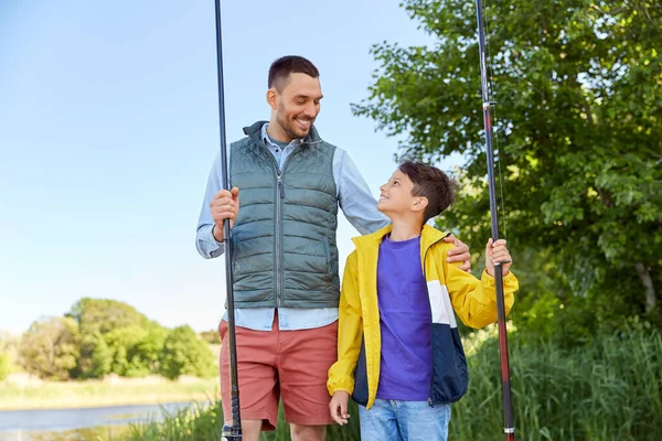 Happy smiling father and son fishing on river — Stock Photo, Image