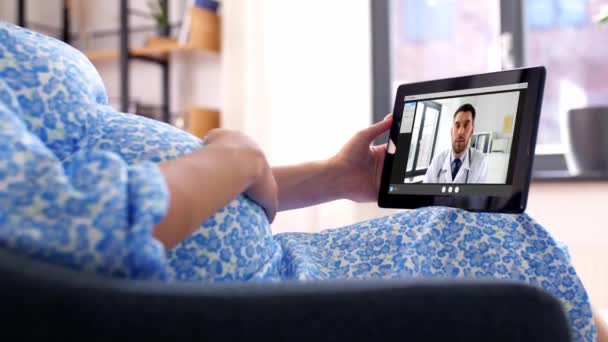 Schwangere mit Videoanruf beim Arzt — Stockvideo