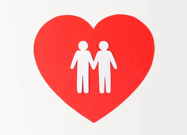 Carta ritaglio di maschio gay coppia su rosso cuore — Foto Stock