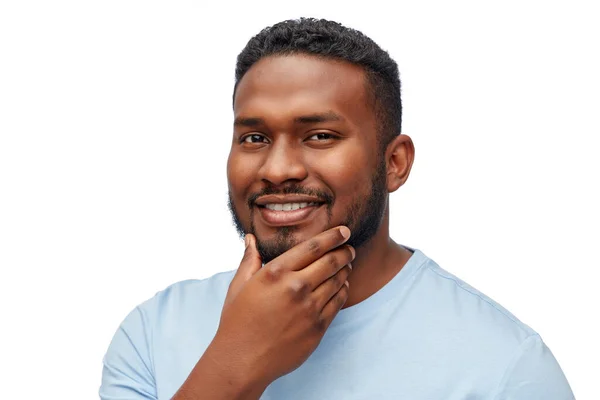 Portrait de jeune homme afro-américain souriant — Photo