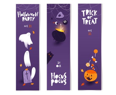 Geleneksel sembollü Cadılar Bayramı dikey pankartlarının vektör seti