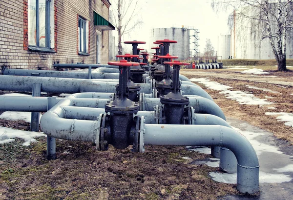 Ropné a plynové potrubí linie ventily — Stock fotografie
