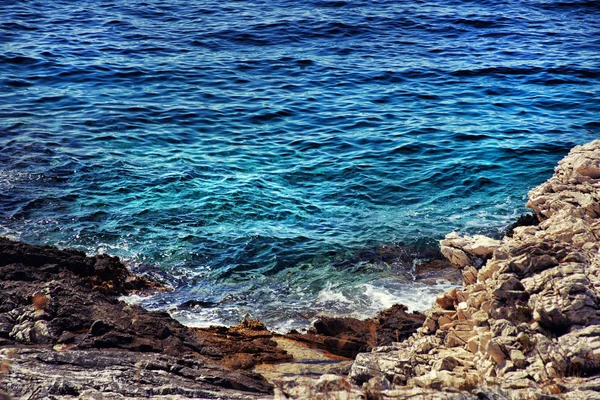Adriyatik Denizi'nin masmavi bir deniz. — Stok fotoğraf