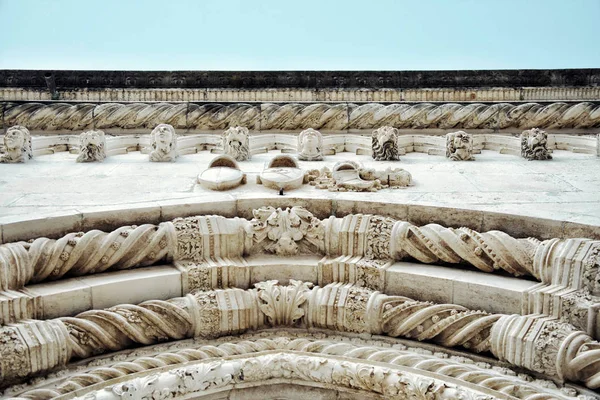 Cabeza de piedra, detalle de la Catedral de Santiago, Sibenik —  Fotos de Stock