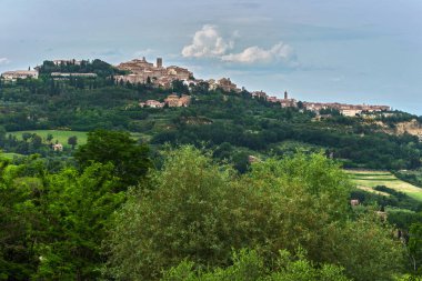 Montepulciano bir medeival ve rennesaince Güney Tuscany yeridir.