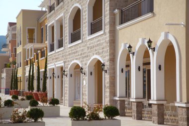 Güzel lüks binalar cephe, rahat şehir sokak