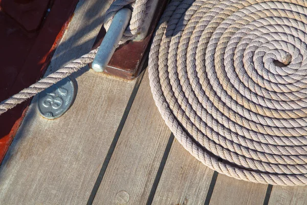 Fondo náutico auténtico con cuerdas formando una espiral —  Fotos de Stock