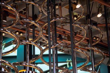 Bakır ve cam ekipman elementleri parlak ve kontrast