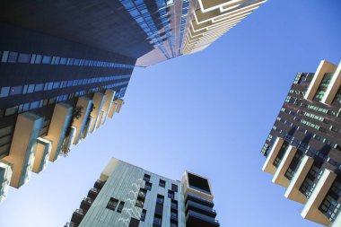 İş binaları cephesi ile modern mimari arka plan