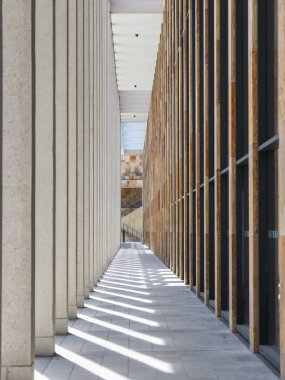 Modern bina cephe detayları ile mimari kompozisyon