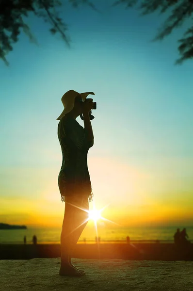 Fröhliche Junge Frau Beim Fotografieren Tourismus — Stockfoto