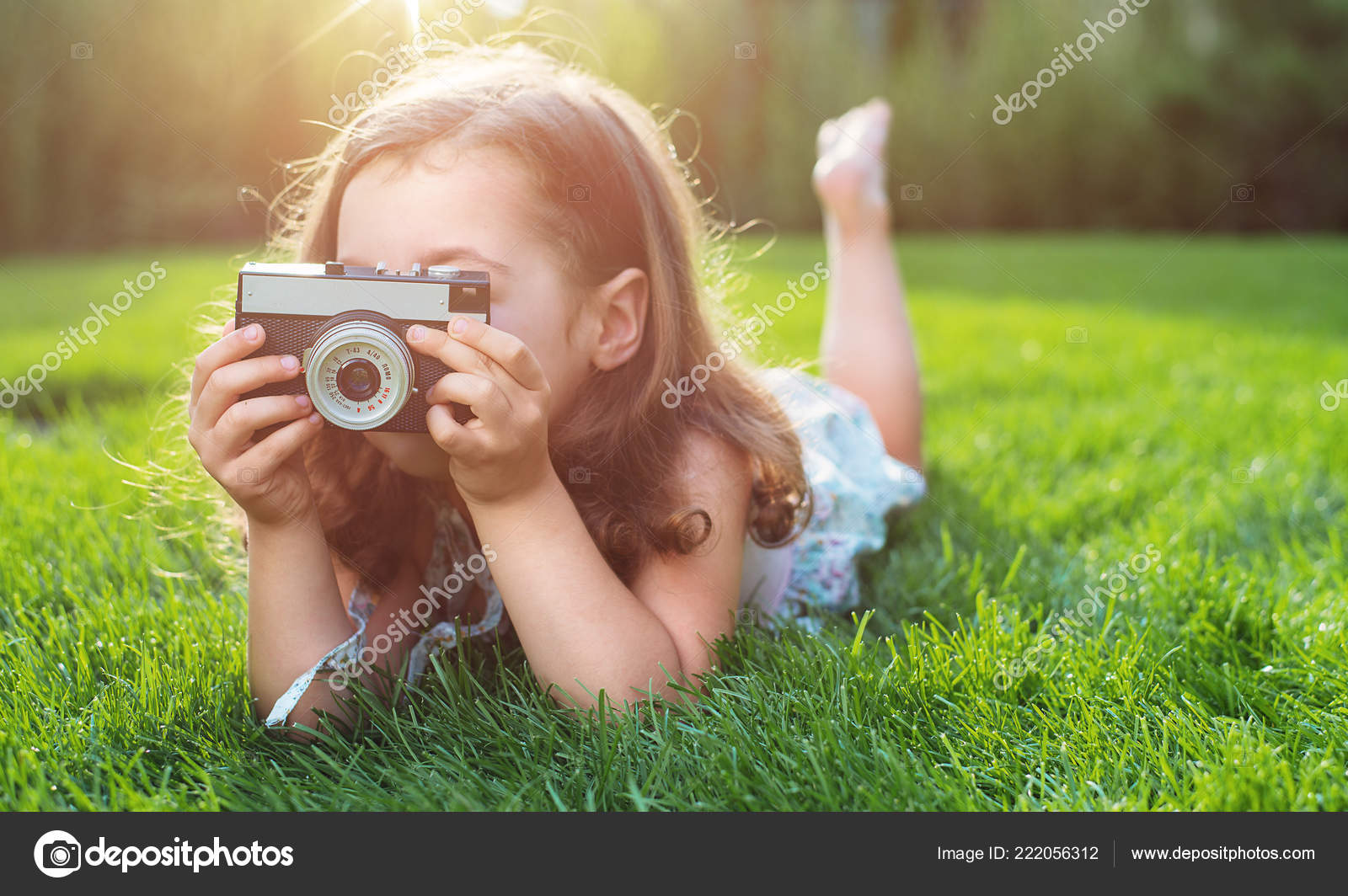 маленькие девочки дома камера. маленькие девочки дома камера. дети с микрофоном интервью. девочки мыли блюдо. девочка подросток с телефоном.