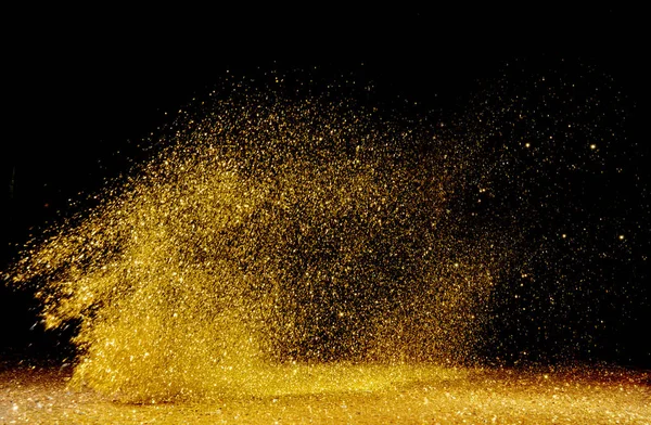 Χρυσή Λάμπει Σκόνη Διάσπαρτα Πάνω Από Σκούρο Φόντο — Φωτογραφία Αρχείου