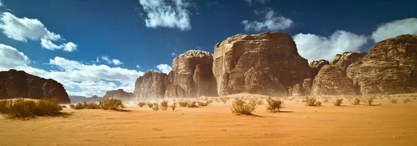 Naturaleza y rocas de Wadi Rum o Valle de la Luna, Jordania . — Foto de Stock