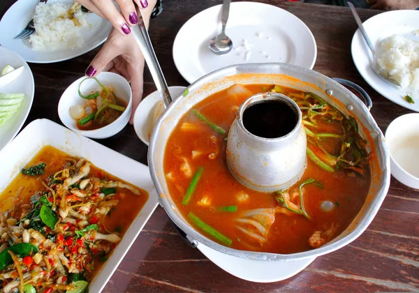 Sopa Agria Tailandesa Con Huevos Pescado — Foto de Stock