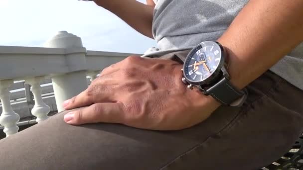 Chonburi Tajlandia Lipca Bliska Strzał Chiński Zegarek Ręka Lipca 2018 — Wideo stockowe