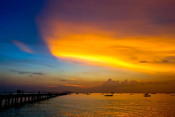Pěkný Dramatické Nebe Moři Silueta Portu — Stock fotografie