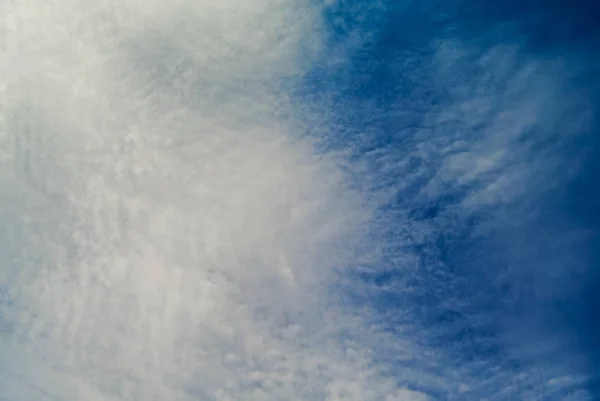 Красивые Облака Голубом Фоне Неба — стоковое фото