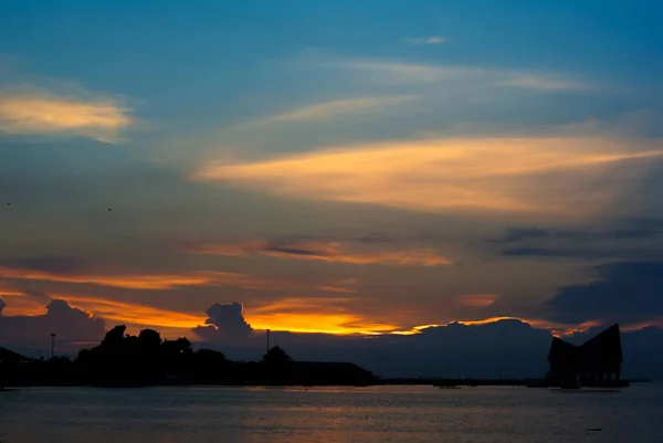 Piękny Zachód Słońca Niebo Sylwetka Wyspy — Zdjęcie stockowe