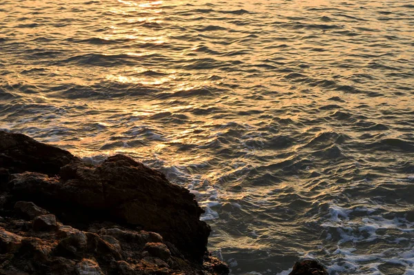 Bonito Oleaje Marino Con Efecto Luz Piedra Puesta Sol Atardecer —  Fotos de Stock