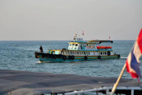 Chonburi Thailand Dec Passenger Boat Chang Island Shore December 2017 — Stock Photo, Image