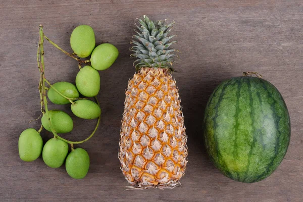 Mooie Tropische Vruchten Houten Tafel Bovenaanzicht — Stockfoto