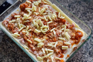 Domates ve domuz peynir Tepesi kase, lazanya yapmak ile Sos haşlanmış