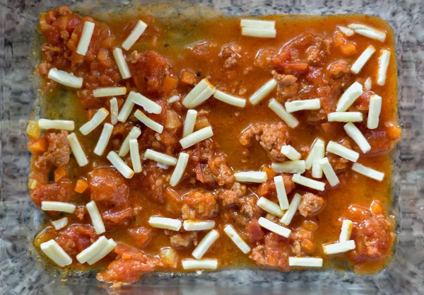 Molho Cozido Tomate Porco Com Cobertura Queijo Tigela Make Lasagna — Fotografia de Stock