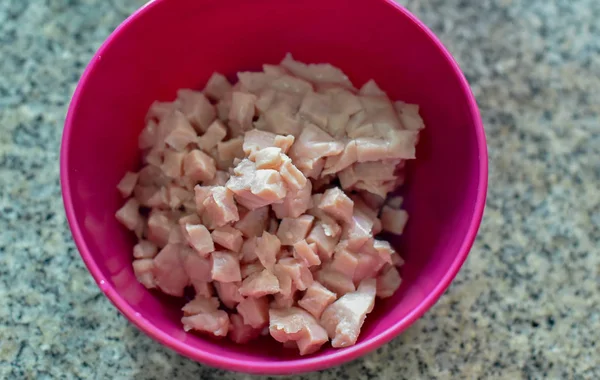 Jambon Haché Dans Bol Rose Sur Table Ingrédient Pour Lasagnes — Photo