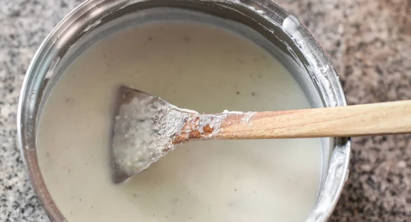 Préparer Sauce Blanche Dans Une Casserole Chaude Gros Plan — Photo