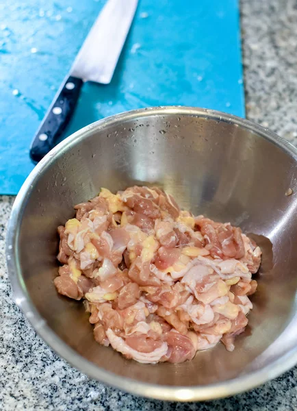 Poulet Haché Dans Bol Sur Table Ingrédient Pour Lasagnes — Photo