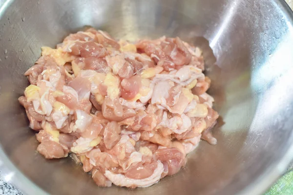 Hackad Kyckling Skål Bordet Ingrediens För Lasagne — Stockfoto