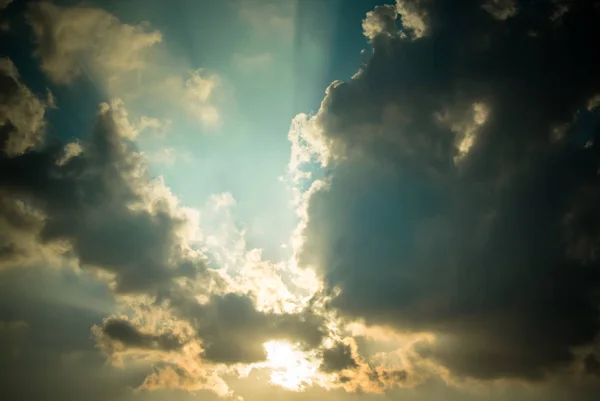 Rayo Sol Sol Con Nubes Fondo Azul Del Cielo — Foto de Stock