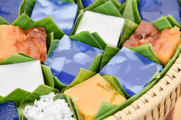 Thailändsk Efterrätt Banana Leaf Paket — Stockfoto