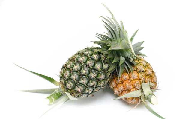 Ananas Izolované Bílém Pozadí Tropické Ovoce — Stock fotografie