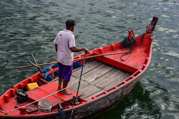 Chonburi Tailandia Nov Pescador Pie Barco Rojo Mar Noviembre 2018 — Foto de Stock