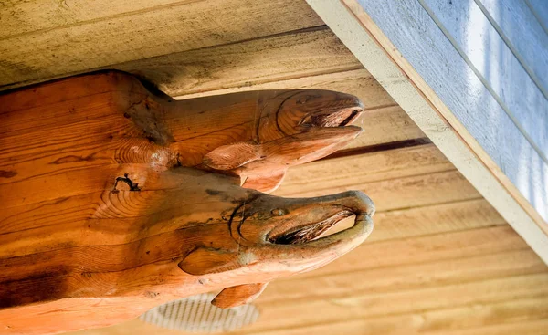 British Columbia Canada June Wood Carving Salmons Art Detail Building — Stock Photo, Image