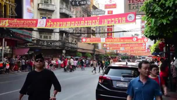 Bangkok Thailandia Feb Gente Attraversa Strada Yaowarat Febbraio 2019 Nella — Video Stock