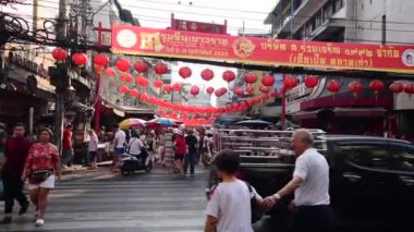 Bangkok, Tayland - 4 Şubat: insanlar yürümek Yaowarat yol boyunca 4 Şubat 2019 Çin kasaba, Bangkok, Tayland