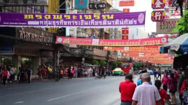 Bangkok, Tayland - 4 Şubat: trafik 4 Şubat 2019 Yaowarat yolda China Town, Bangkok, Tayland