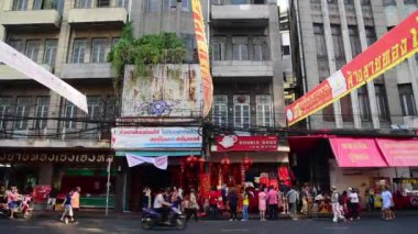 Bangkok, Tayland - 4 Şubat: insanlar yürümek Yaowarat yol boyunca 4 Şubat 2019 Çin kasaba, Bangkok, Tayland