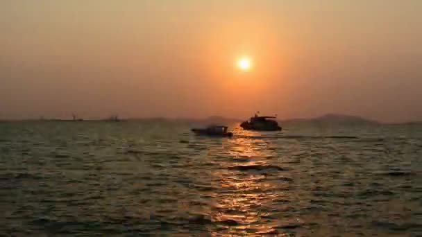Time Lapse Coucher Soleil Mer Avec Silhouette Bateau Passagers — Video