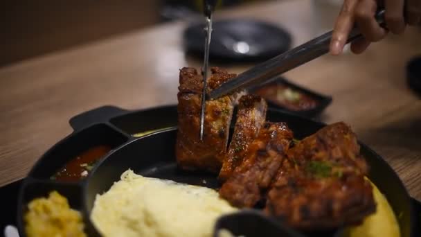 Costelas Macias Cortadas Panela Quente Comida Coreana — Vídeo de Stock