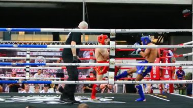 Bangkok, Tayland-15 Mar: 15 Mart 2019 Bangkok, Tayland 'da boks yüzüğü olarak tanımlanamayan kick boks savaşçısı