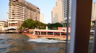 Bangkok, Tayland - 13 Mar: yolcu teknesi Chao Phaya nehir görünümünden 13 Mart 2019 teknede Bangkok, Tayland