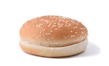 Hamburger ekmeği beyaz arkaplanda izole edilmiş